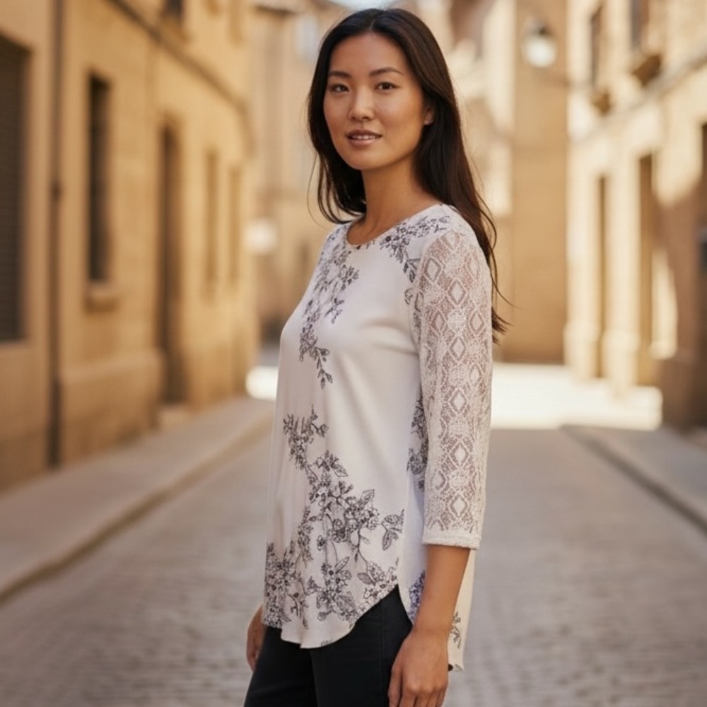 Van Heusen pullover top , lace sleeves. S/P